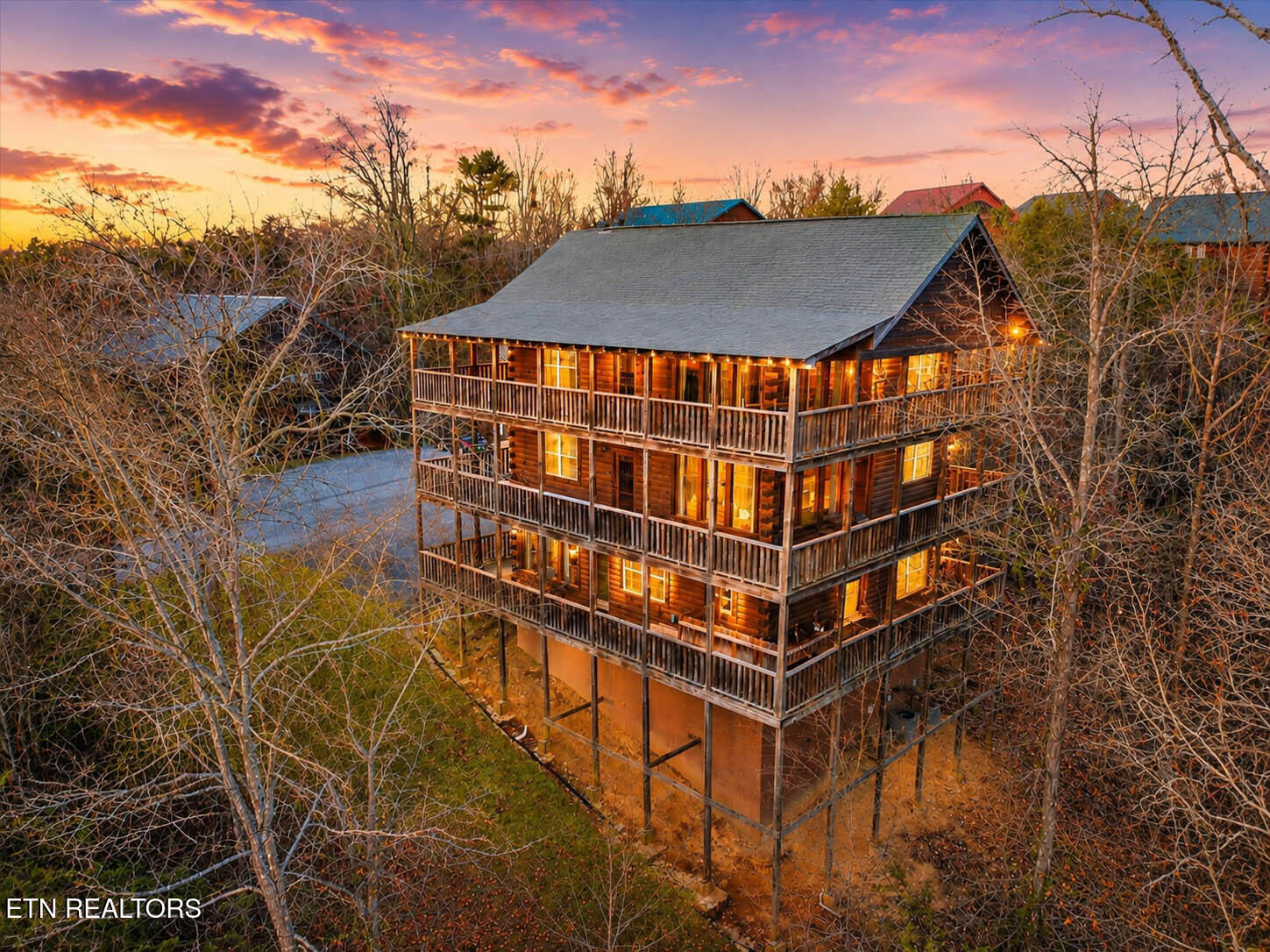 Property Photo:  2022 Oakmont Drive  TN 37876 