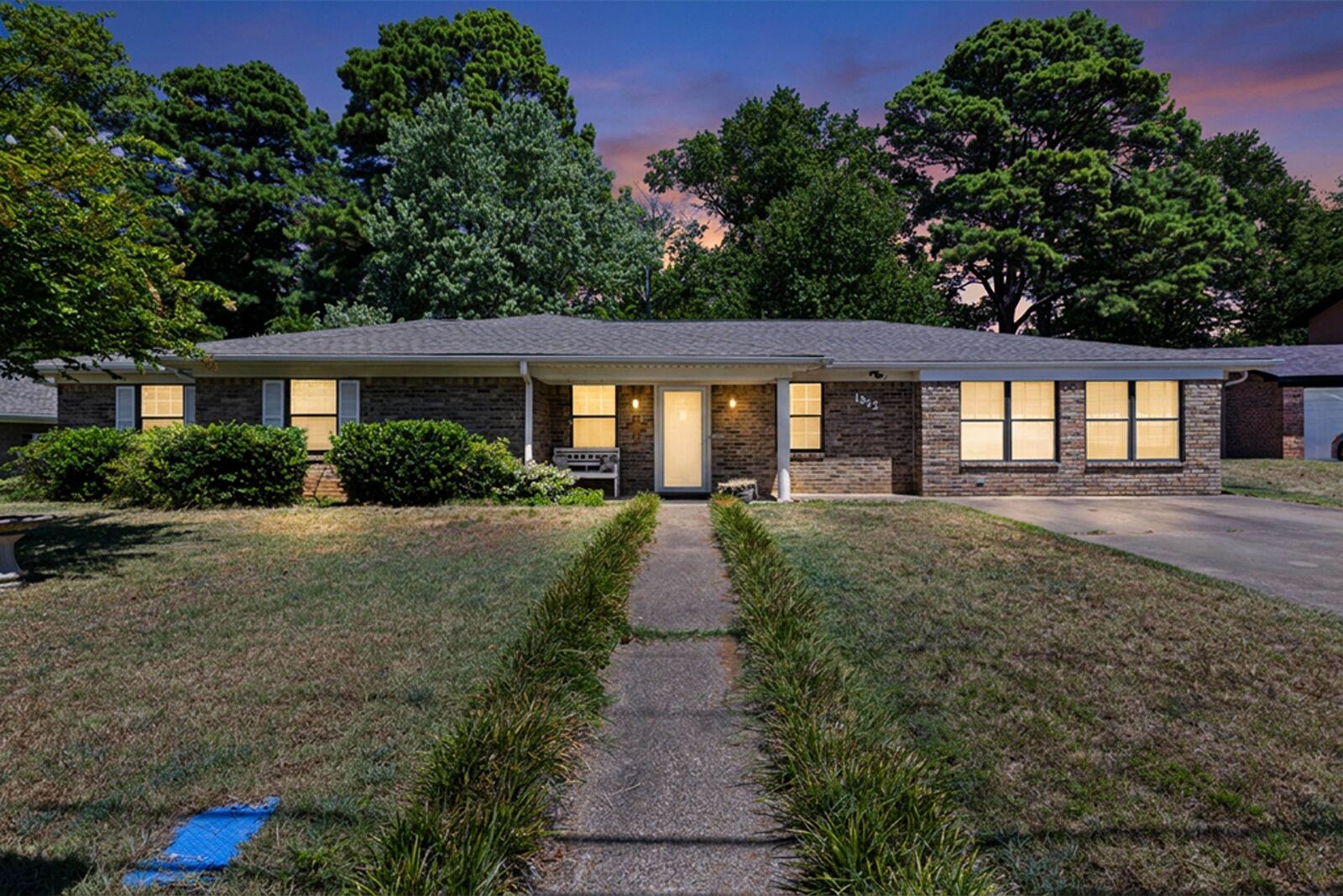 Property Photo: 1922 Lee St TX 75604