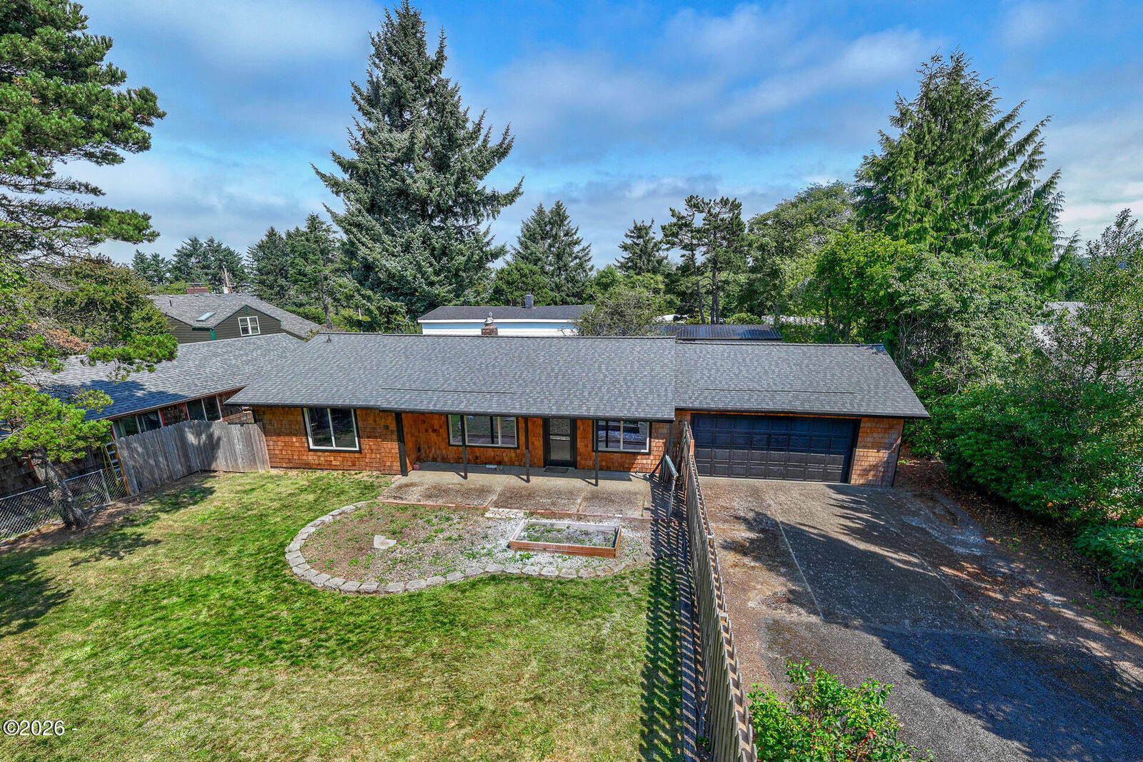 Property Photo: 233 NE 56th Street OR 97365