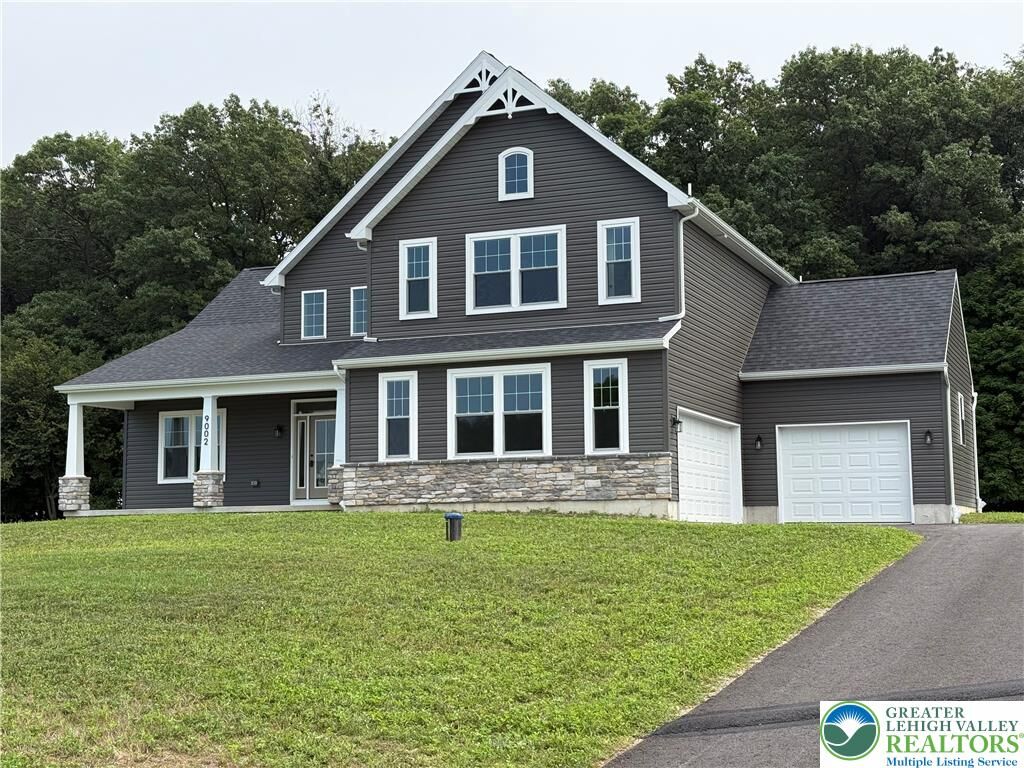 Property Photo:  9 Yorkshire Circle  PA 18051 