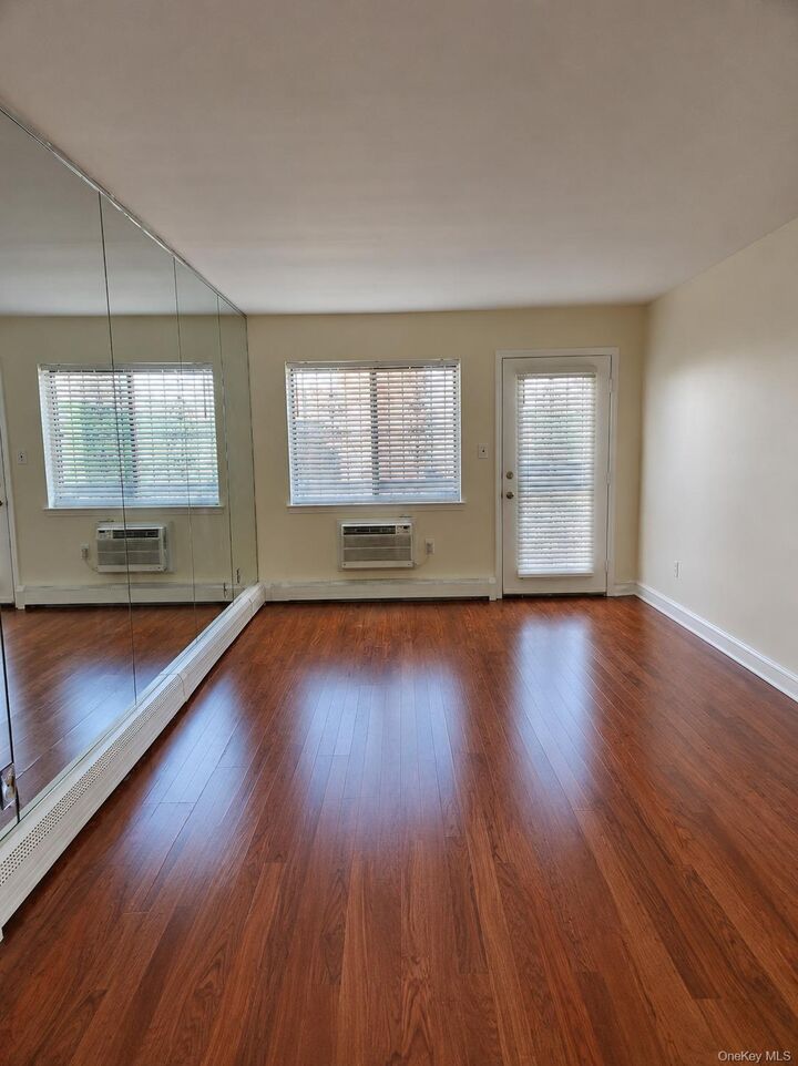 Property Photo: 9711 N Conduit Avenue 2C NY 11417