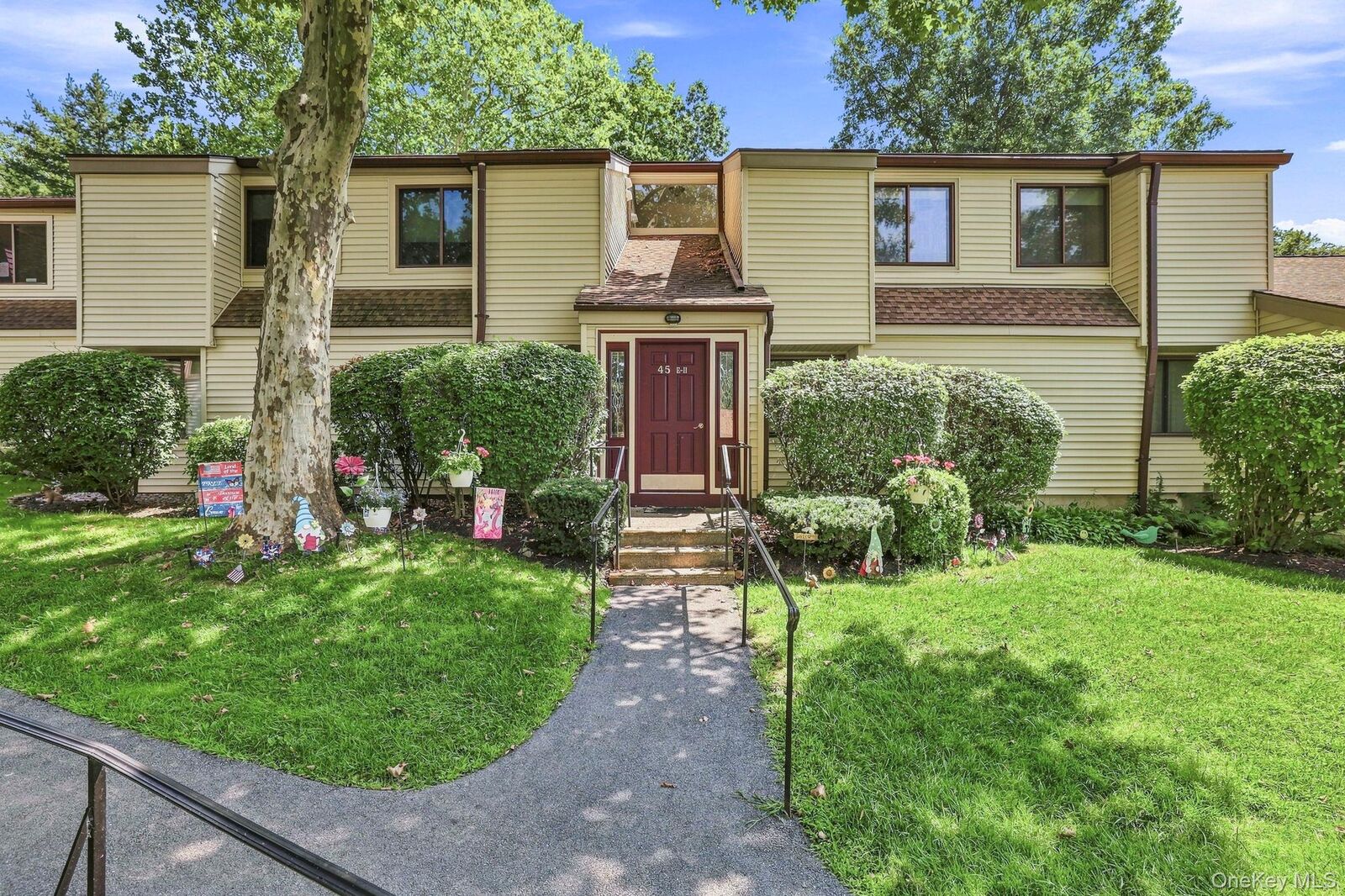 Property Photo:  45 Jefferson Oval H  NY 10598 