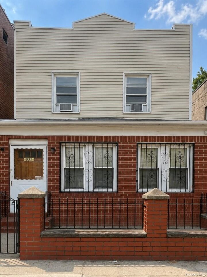 Property Photo: 834 E 229th Street NY 10466