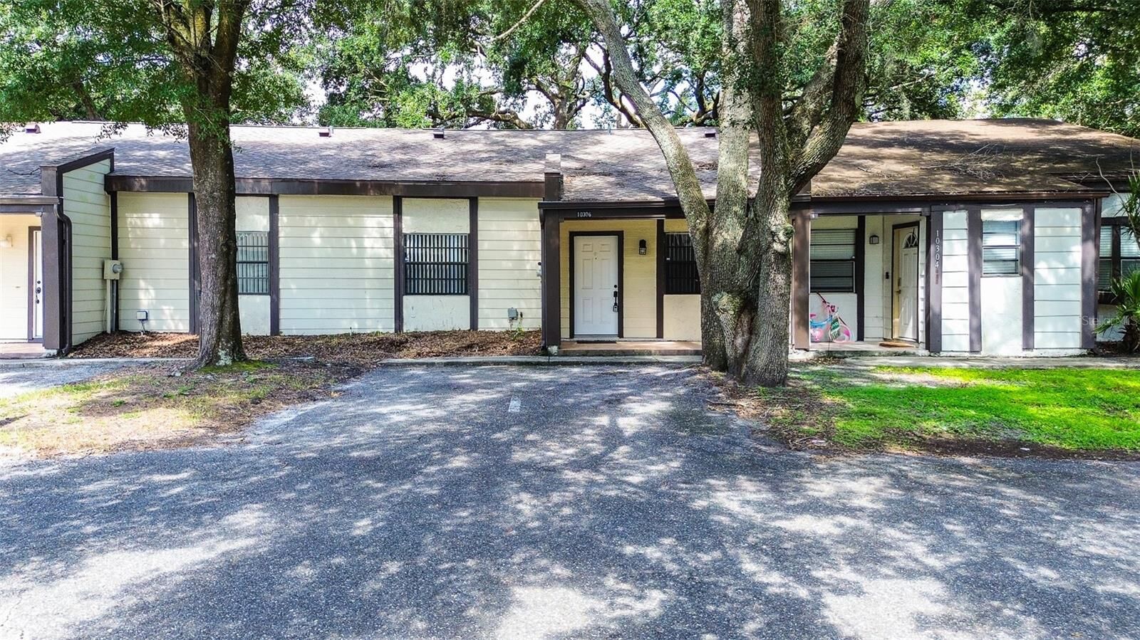 Property Photo:  10306 Councils Way  FL 33617 