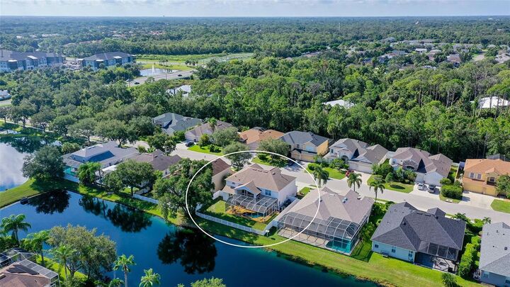 Property Photo:  4410 67th Avenue Circle E  FL 34243 