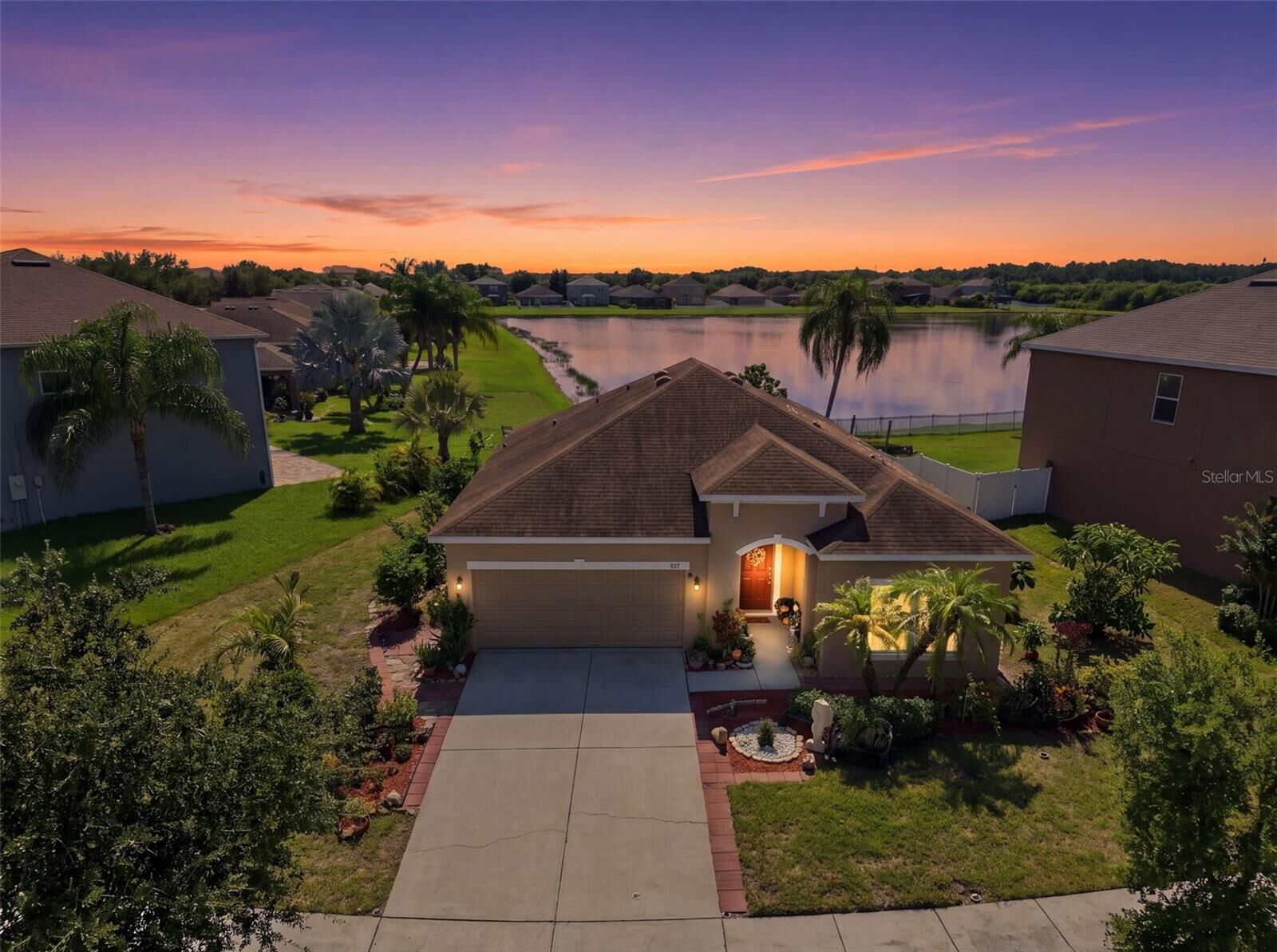 Property Photo:  803 Parker Den Drive  FL 33570 