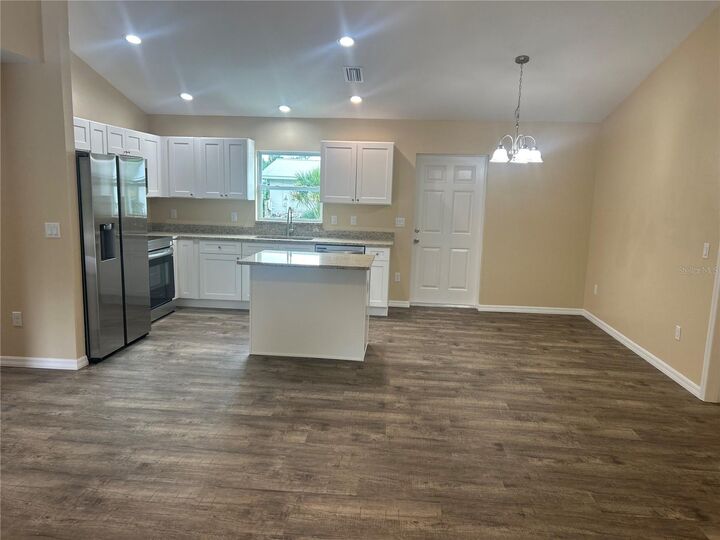 Property Photo: 801 N Waldron Street FL 34266