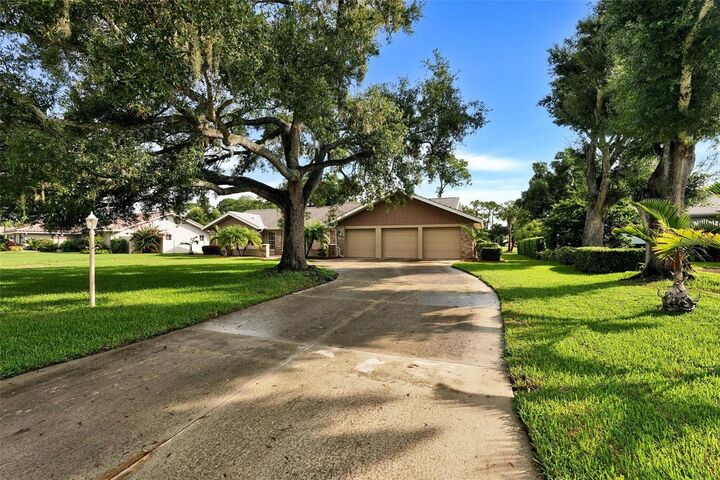 Property Photo:  7913 Broadmoor Pines Boulevard  FL 34243 