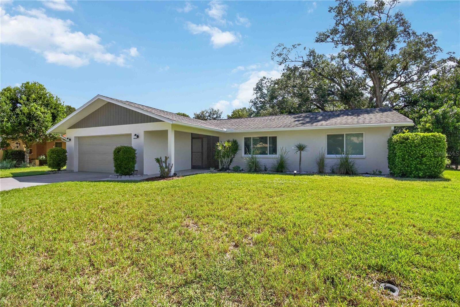 Property Photo: 4825 Huntleigh Drive FL 34233