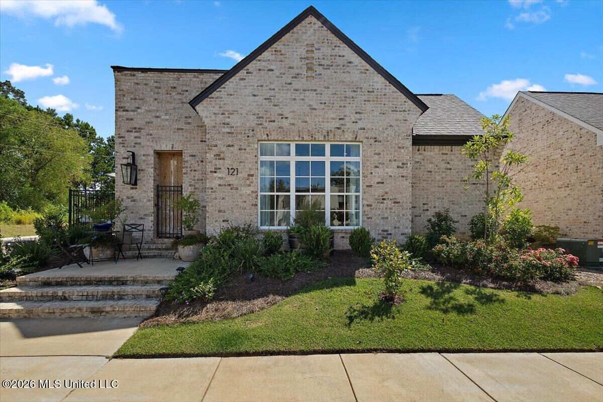 Property Photo:  121 Andrew Jackson Street  MS 39110 