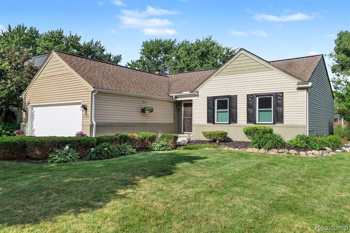 Property Photo: 24404 Jamestowne Road MI 48375 2322