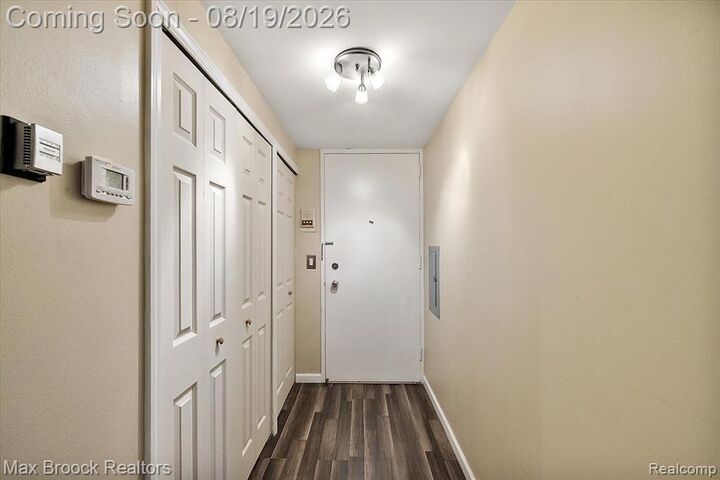 Property Photo:  1300 E Lafayette Street 1509  MI 48207 2905 