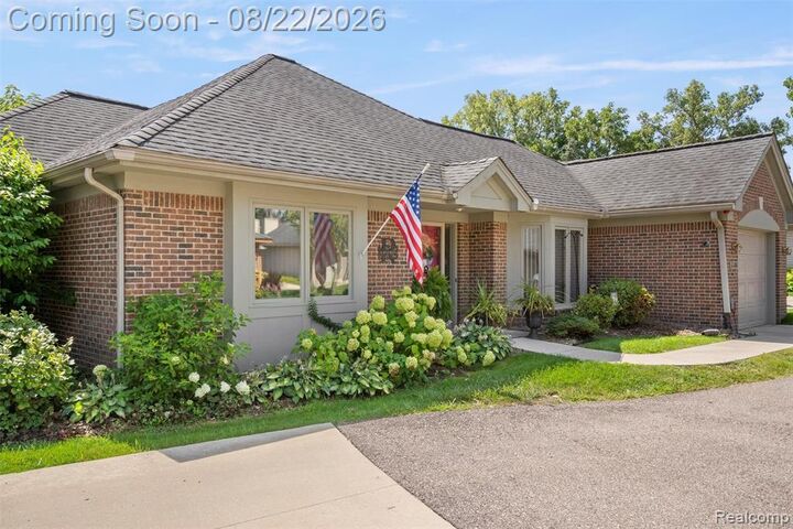 Property Photo:  21388 Magnolia Court  MI 48336 4109 