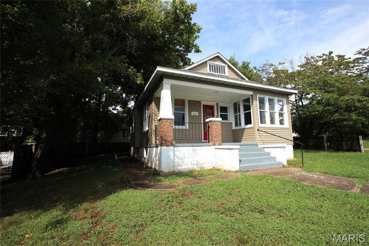Property Photo:  213 E Walnut Street  MO 63621 