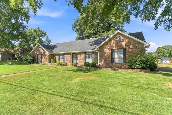 Property Photo: 3253 Sycamore View Rd TN 38134
