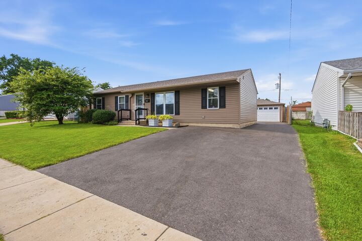 Property Photo: 218 Hayes Avenue IL 60446