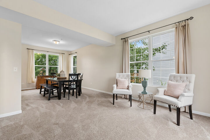 Property Photo: 2318 W Cascade Circle IL 60073
