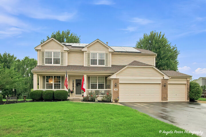 Property Photo:  751 Needlegrass Parkway  IL 60002 