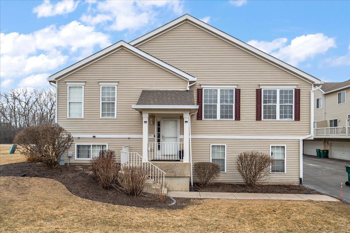 Property Photo:  2941 Woodside Drive  IL 60431 