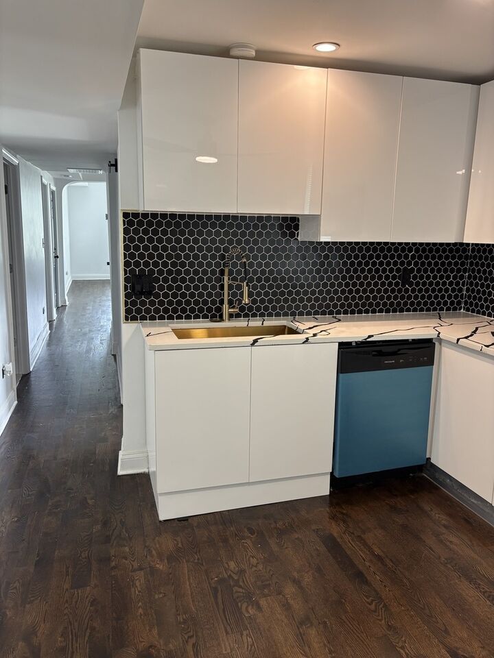 Property Photo: 7326 S Woodlawn Avenue 2 IL 60619