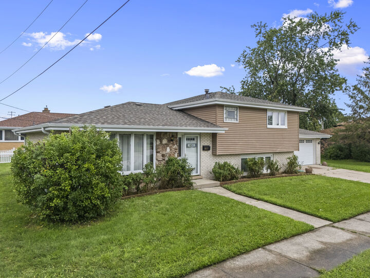 Property Photo:  8830 W Lotus Drive  IL 60457 