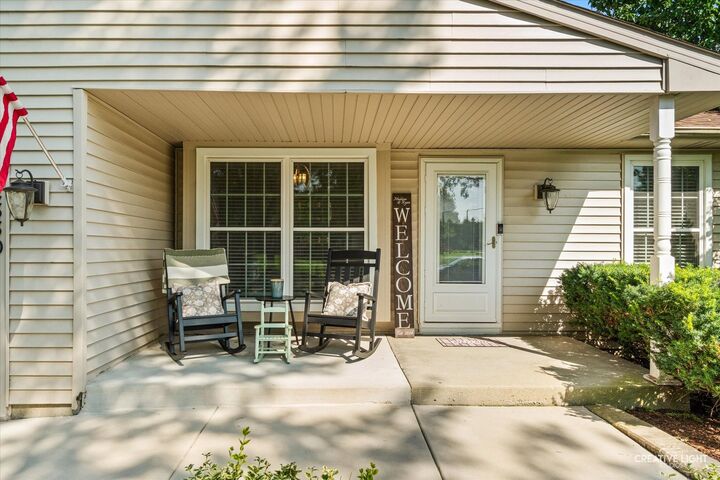 Property Photo:  2330 Weatherford Lane  IL 60565 
