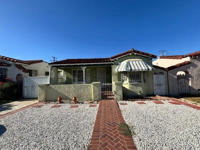 Property Photo: 805 W 104th CA 90044