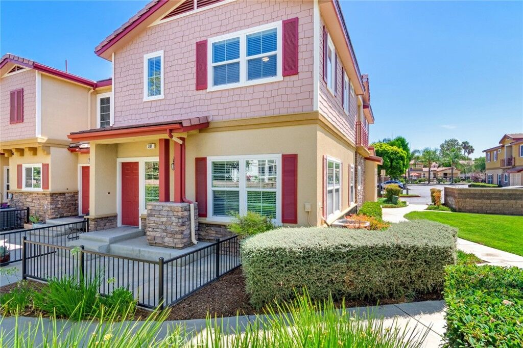 Property Photo: 1510 Orange Avenue 301 CA 92373