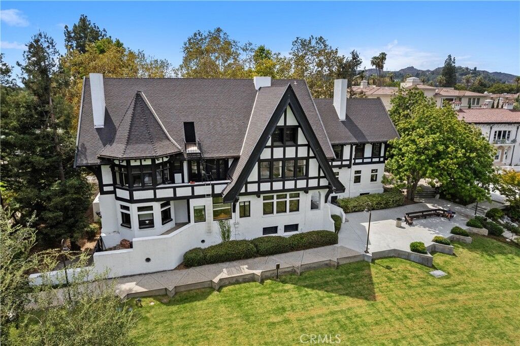 Property Photo:  182 S Orange Grove  CA 91105 