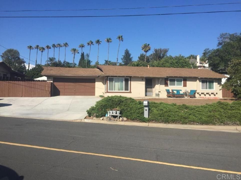 Property Photo:  158 Lynmar Lane Lane  CA 92084 