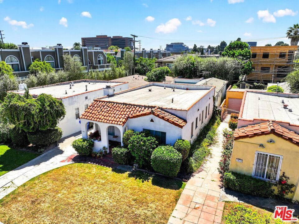 Property Photo:  1941 Barry Avenue  CA 90025 