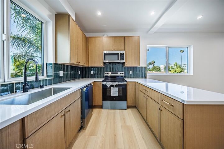 Property Photo:  2938 S Sycamore  CA 90016 