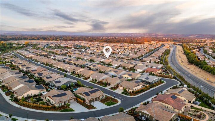 Property Photo: 827 Lodge Way CA 95648