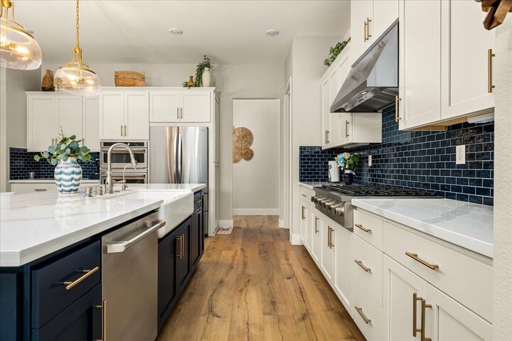 Property Photo:  827 Lodge Way  CA 95648 