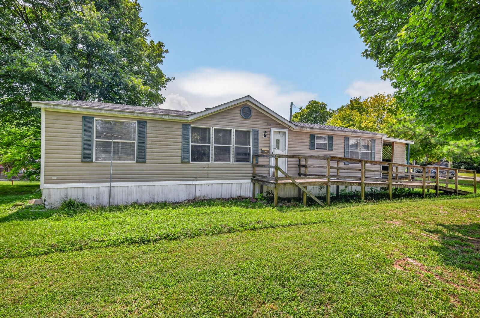 Property Photo:  828 N Brown St  TN 37172 