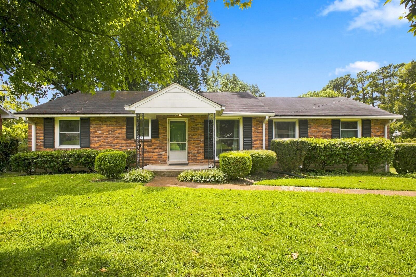 Property Photo:  5005 Whispering Hills Ct  TN 37211 