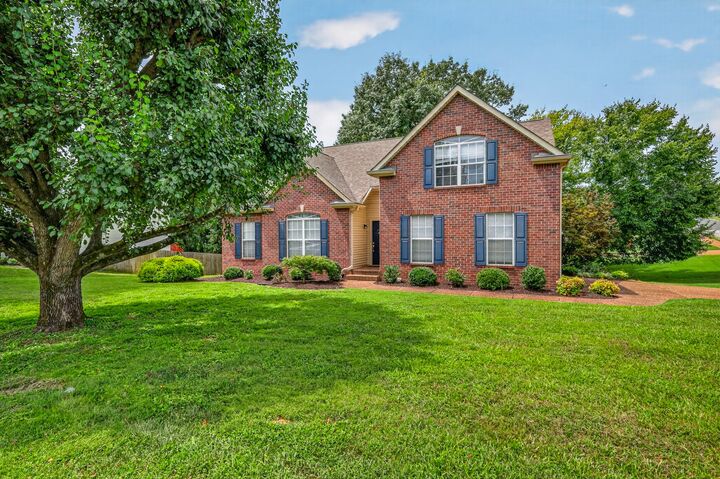Property Photo:  104 E Ridgeview Trce  TN 37075 
