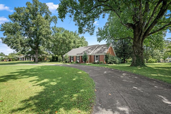 Property Photo: 327 Minerva Dr TN 37130