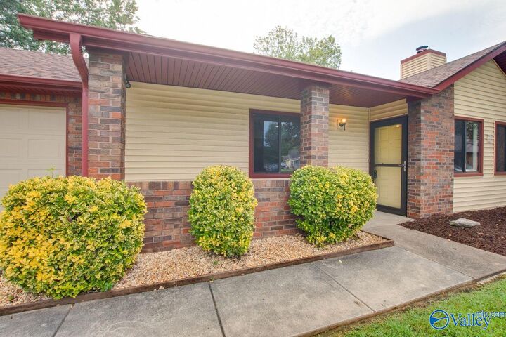Property Photo: 2010 Rangewood Circle AL 35803