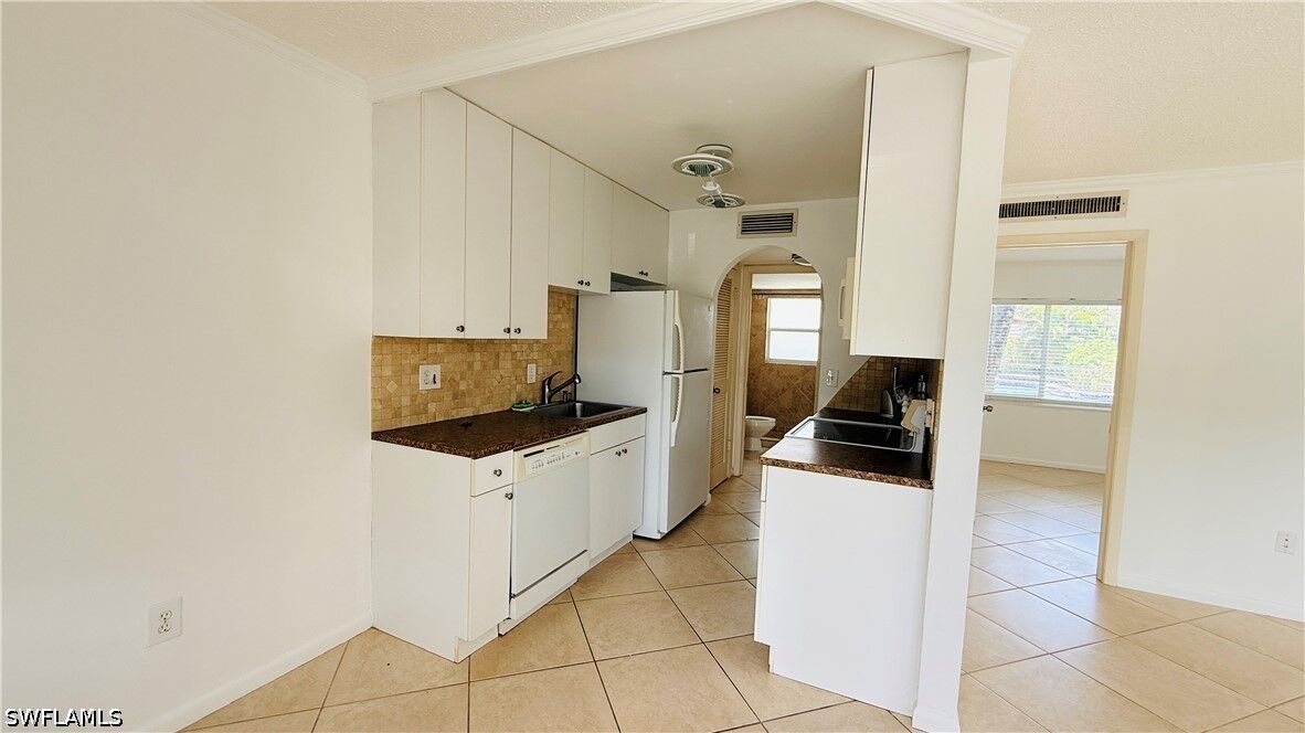 Property Photo: 3250 10th Street N B2 FL 34103