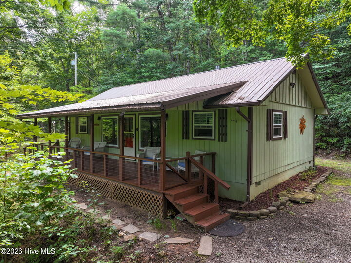 Property Photo: 452 Paradise Road NC 28771