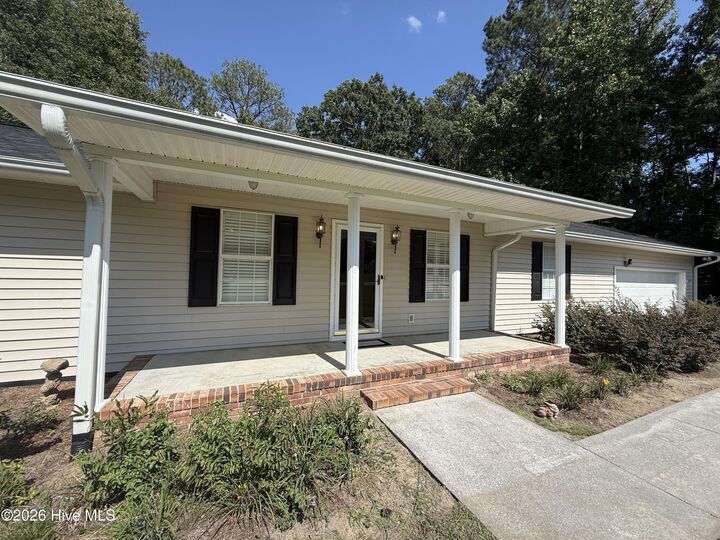 Property Photo:  422 King Lane  GA 30824 