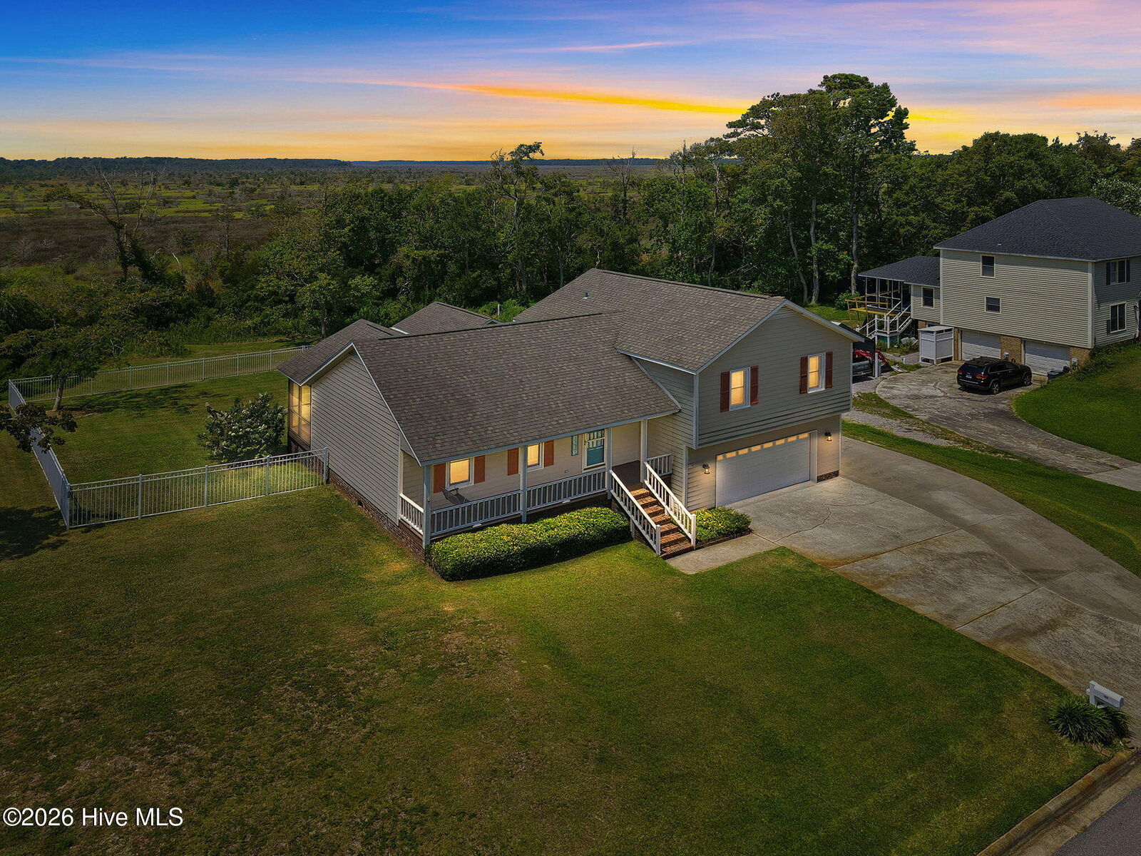 Property Photo:  907 Oak Drive  NC 28557 