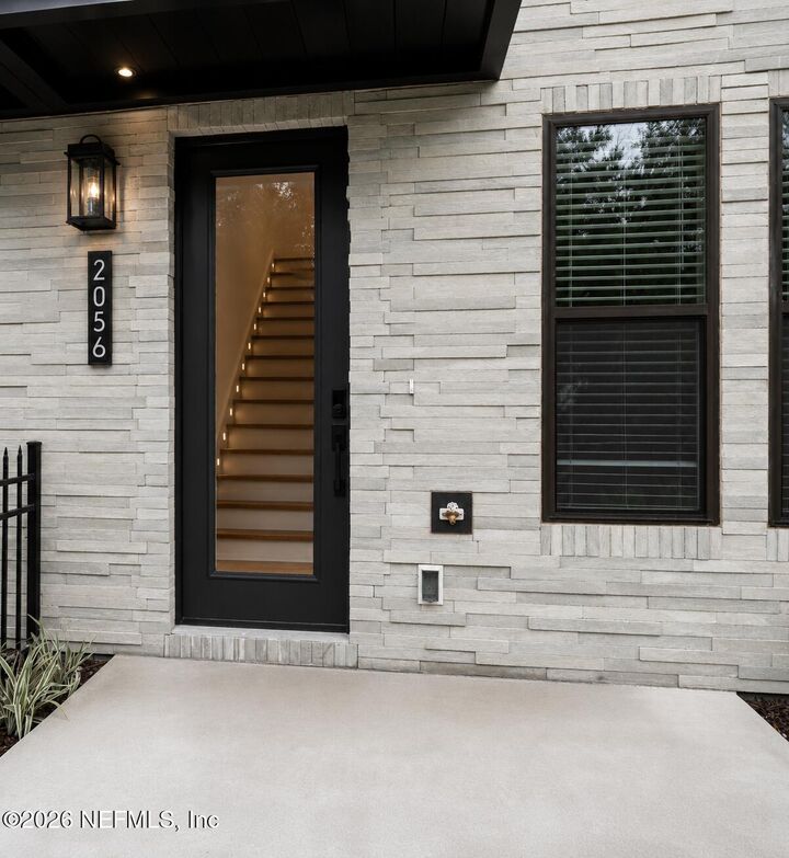 Property Photo:  2056 Prudential Drive  FL 32207 