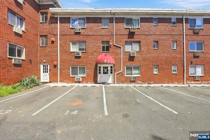 Property Photo:  61 Union Avenue B6  NJ 07109 