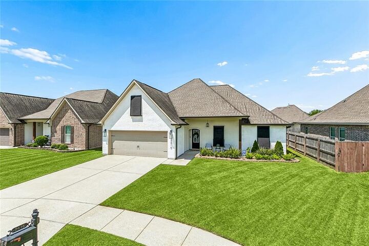 Property Photo: 2616 Ashley Court LA 70072
