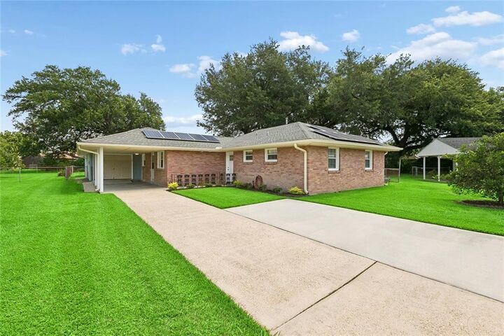 Property Photo:  129 Celia Drive  LA 70070 