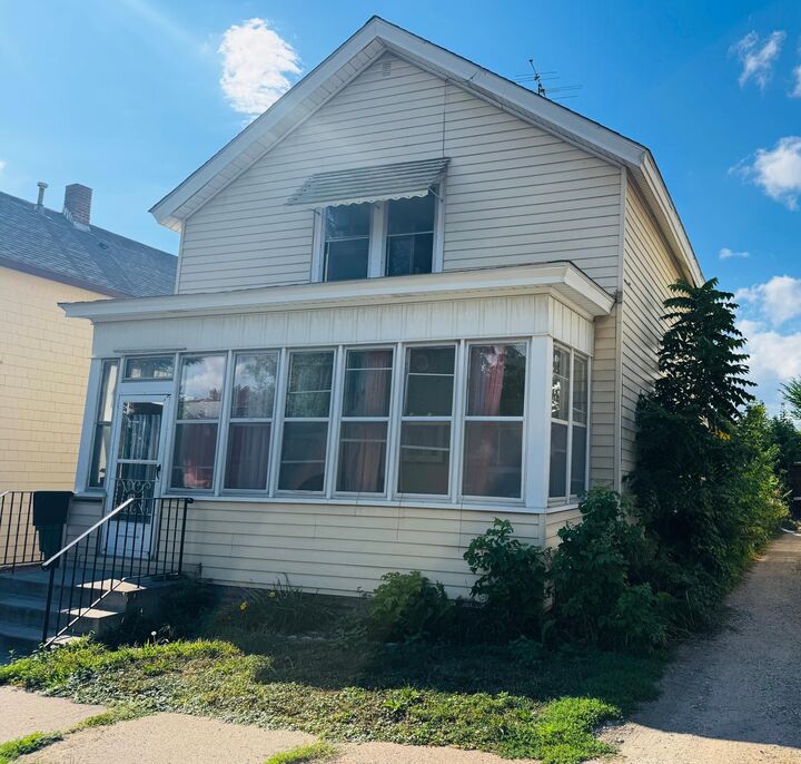 Property Photo:  693 5th Street E  MN 55106 