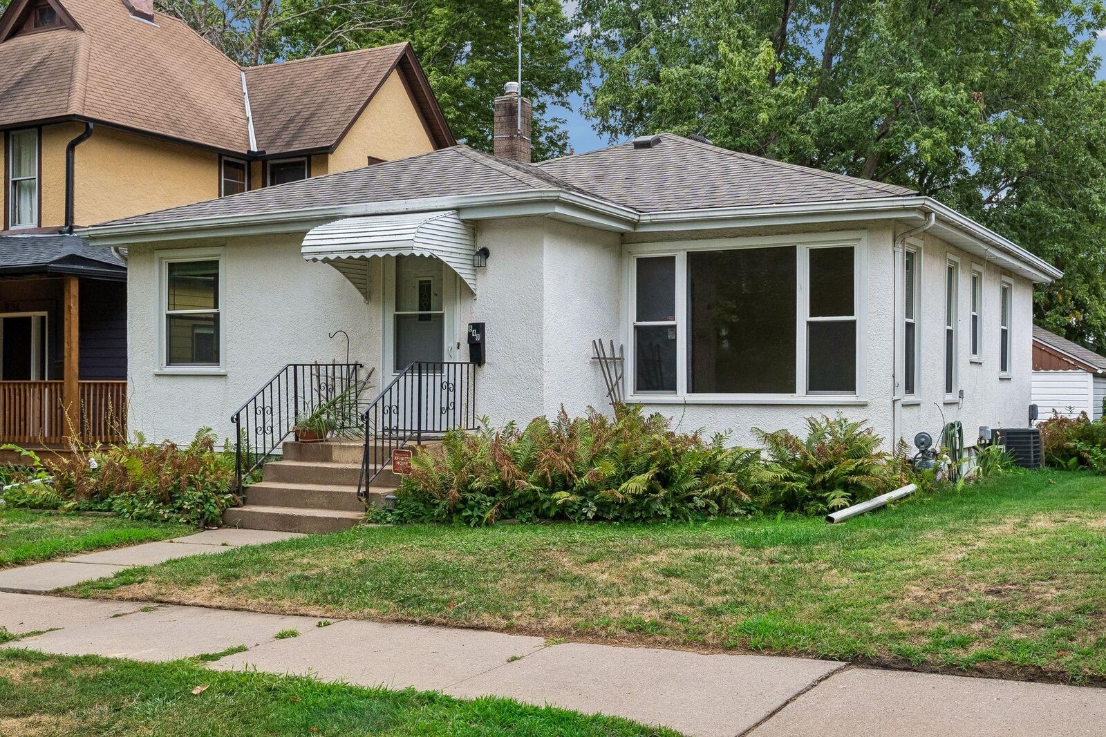 Property Photo:  840 Armstrong Avenue  MN 55102 