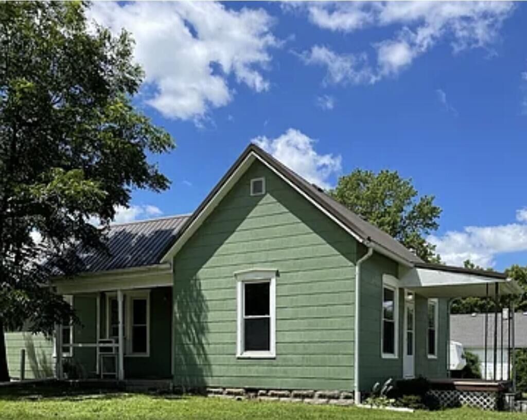Property Photo: 614 E Illinois Street MO 635301